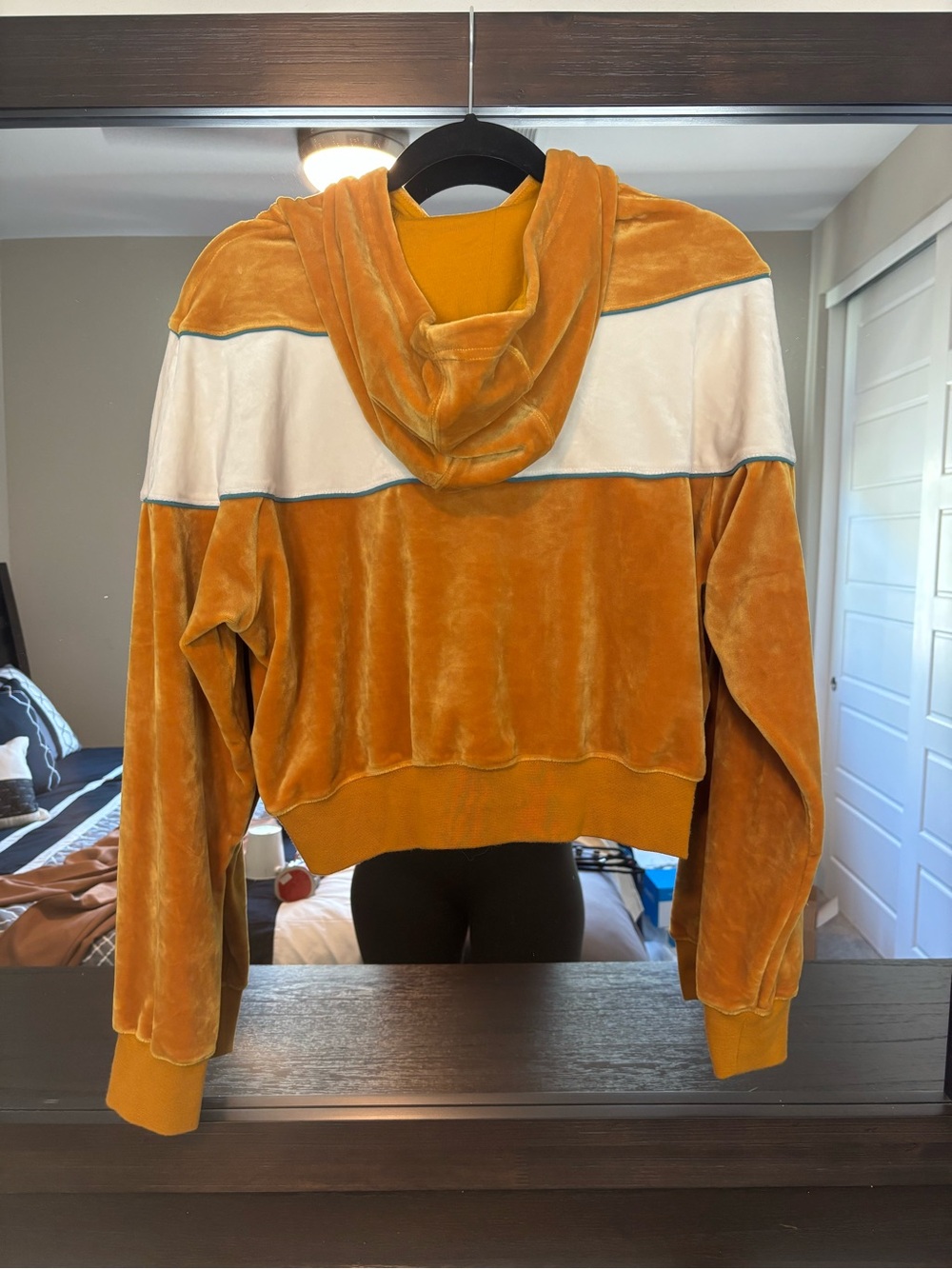 Nike Velour Crop Hoodie Large Mustard Gold Yellow Cream - Picture 4 of 6
